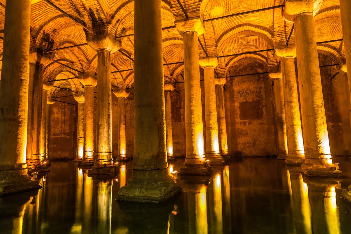 Mastering Low-Light Photography: How to Capture the Best Photos Inside the Basilica Cistern