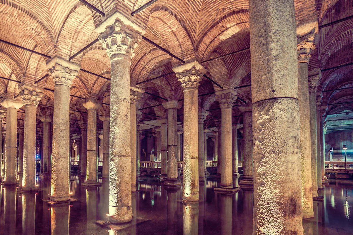 Guided Tours vs. Audio Guides: Which Option is Best for You?